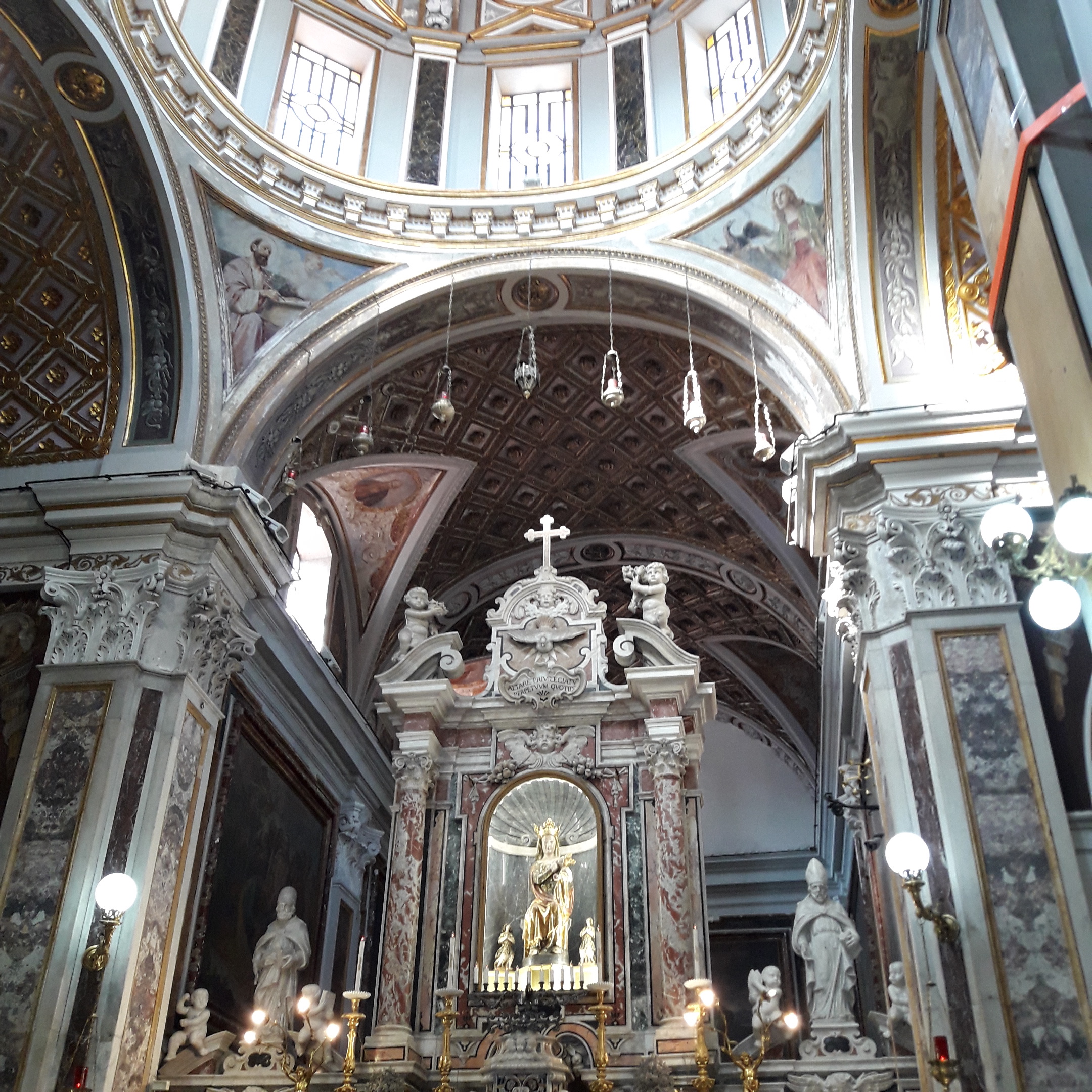 la basilique de Santa Maria à
        Pugliano